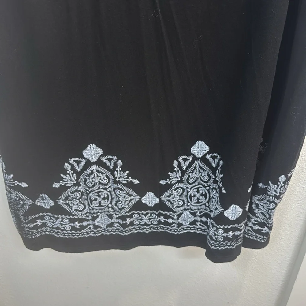 Beautiful dress - Picture 3 of 7